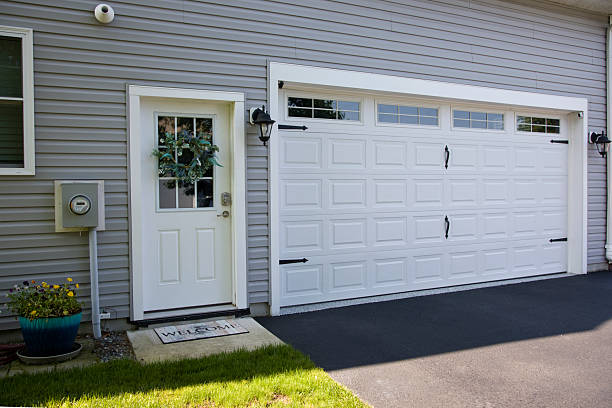 24/7 Emergency Garage Door Panel Replacement experts in Russell County County, KS